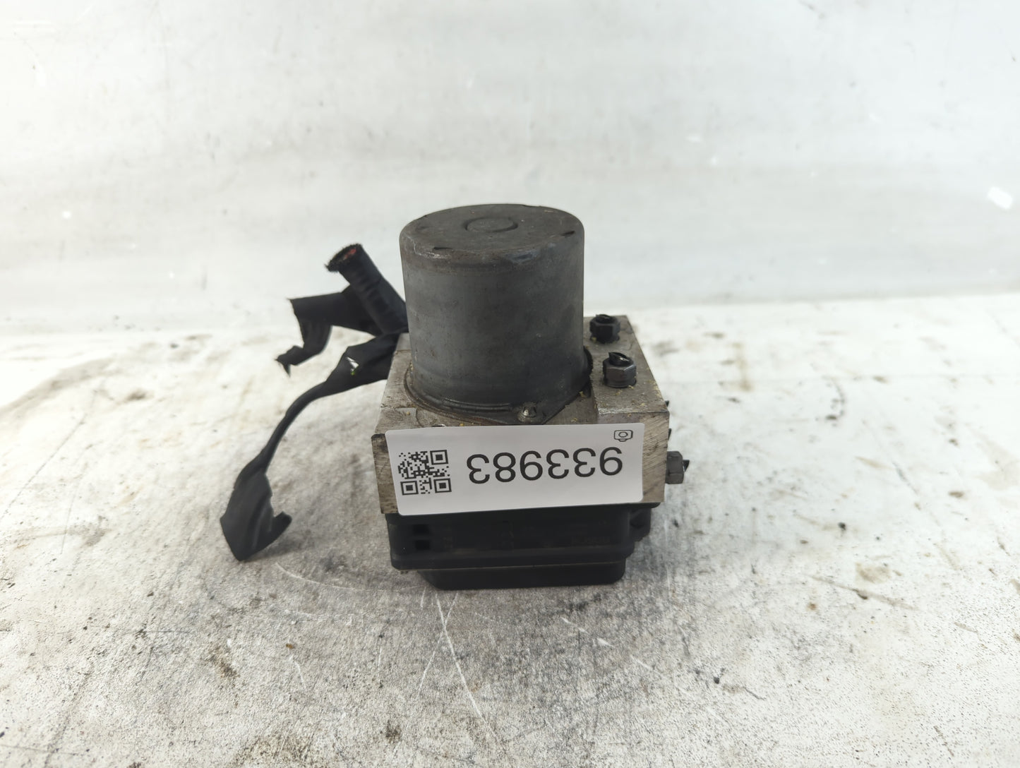 2009-2010 Audi A4 ABS Pump Control Module Replacement P/N:8K0 614 517 B0 Fits Fits 2009 2010 OEM Used Auto Parts - Oemusedau