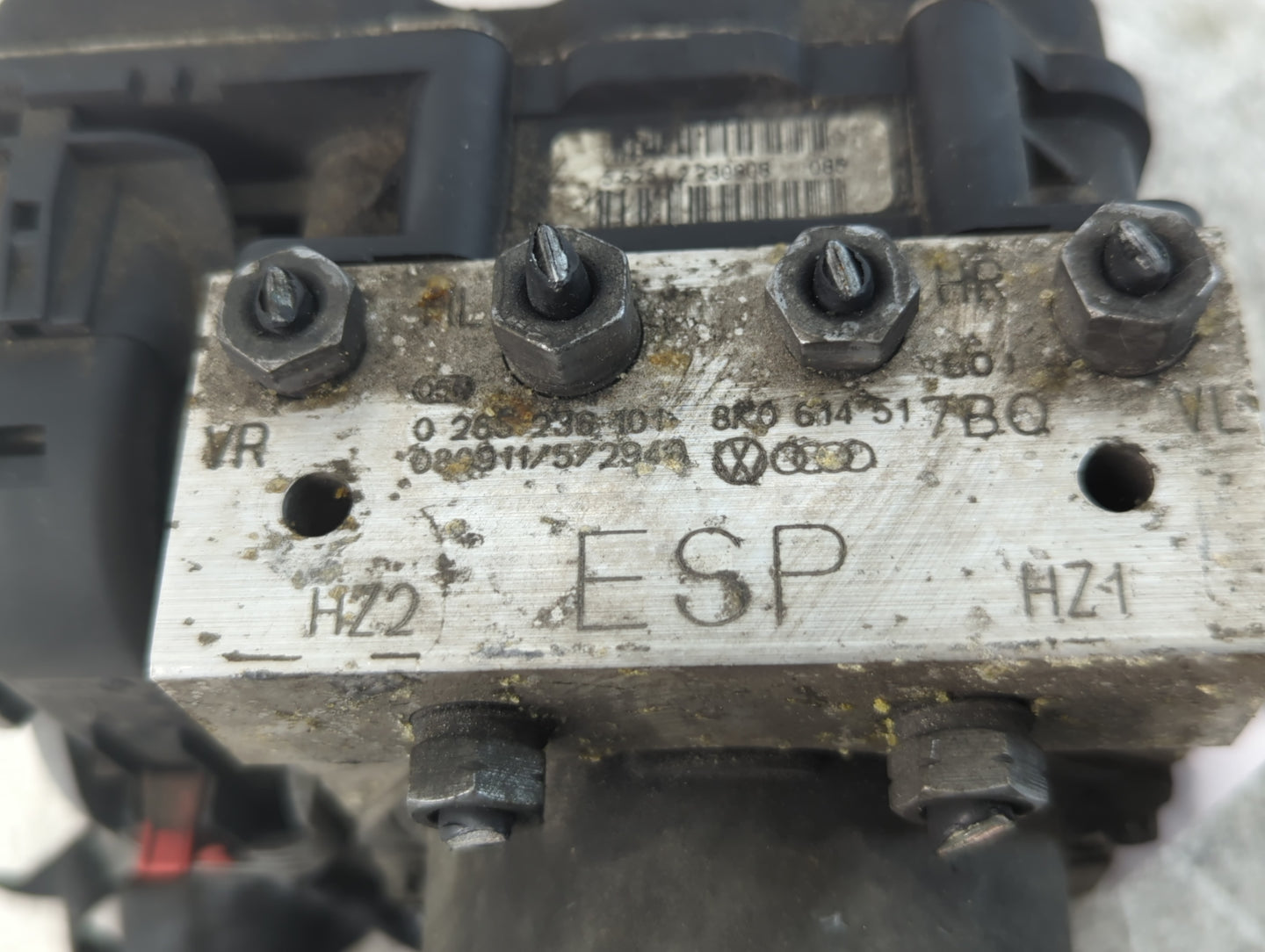 2009-2010 Audi A4 ABS Pump Control Module Replacement P/N:8K0 614 517 B0 Fits Fits 2009 2010 OEM Used Auto Parts - Oemusedau