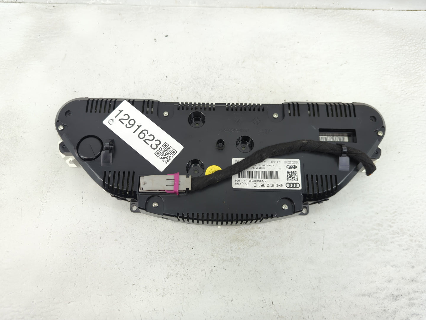 2009-2011 Audi A6 Instrument Cluster Speedometer Gauges P/N:4F0 920 951 D Fits Fits 2009 2010 2011 OEM Used Auto Parts - Oem