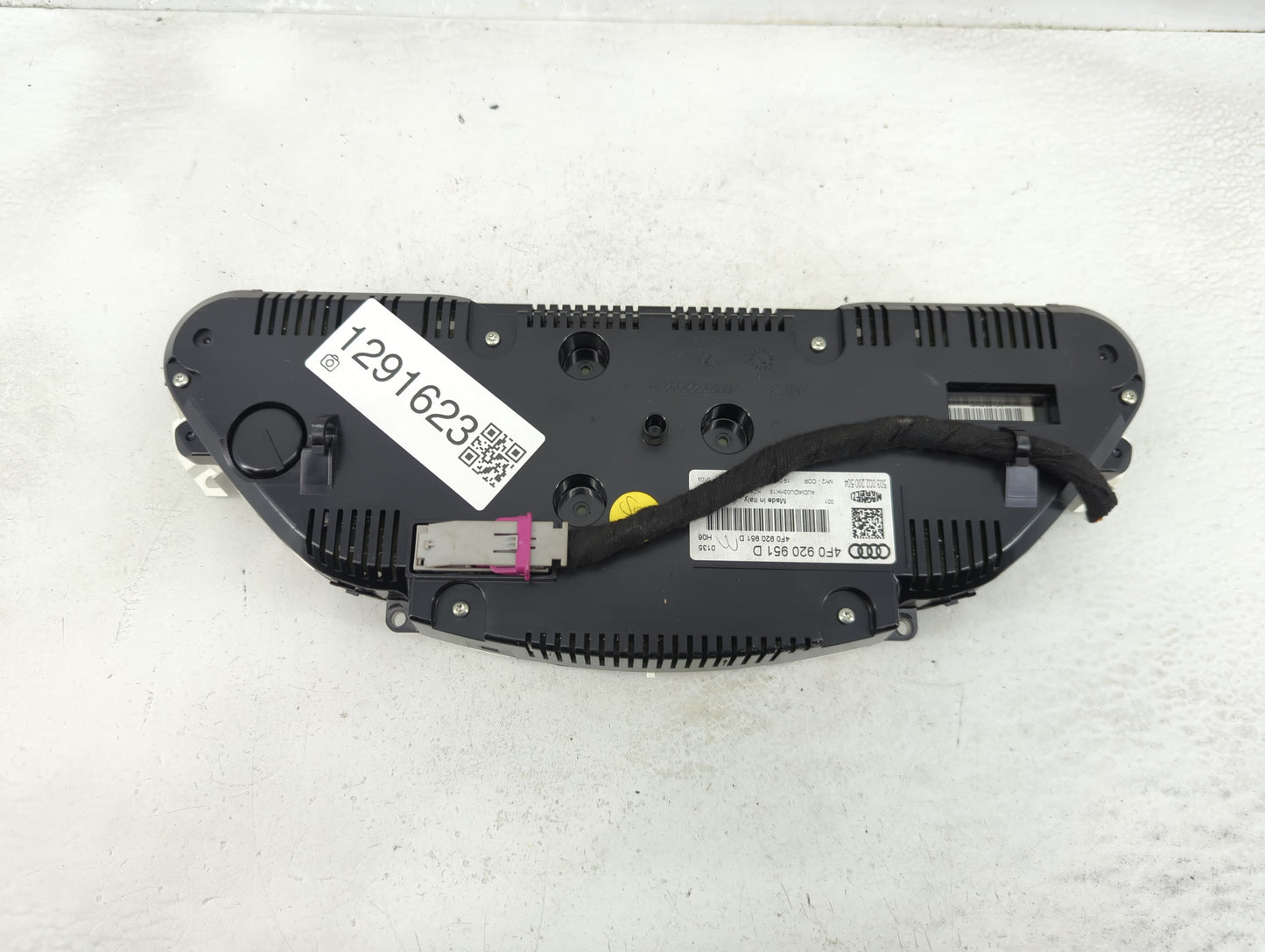 2009-2011 Audi A6 Instrument Cluster Speedometer Gauges P/N:4F0 920 951 D Fits Fits 2009 2010 2011 OEM Used Auto Parts - Oem