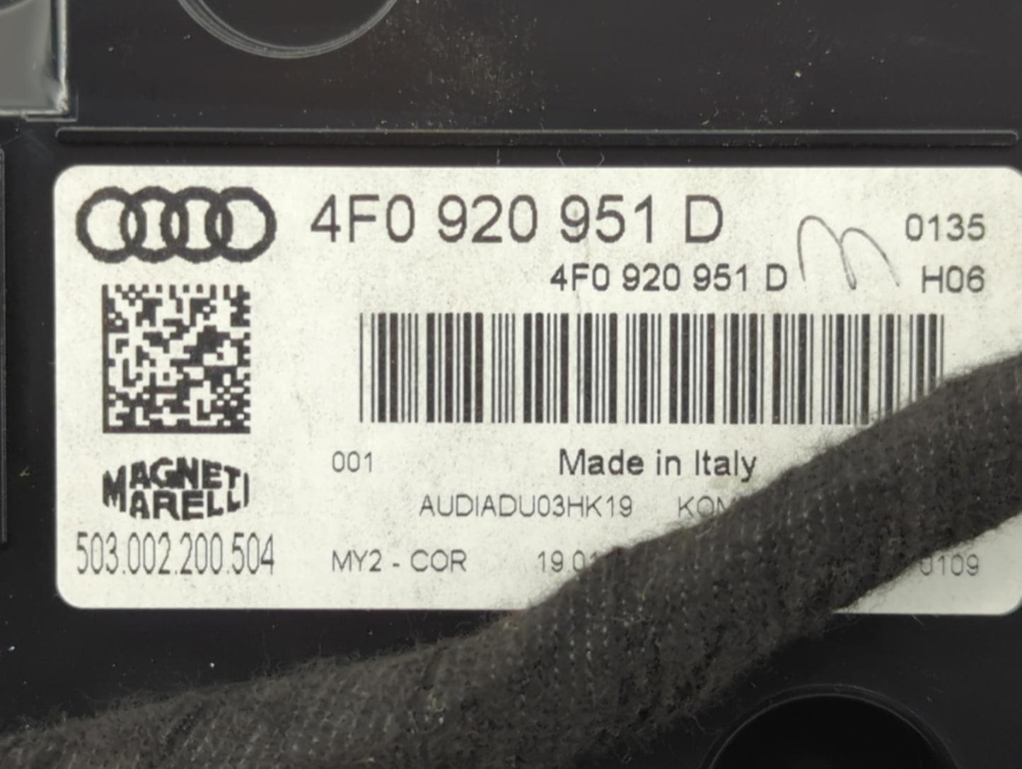 2009-2011 Audi A6 Instrument Cluster Speedometer Gauges P/N:4F0 920 951 D Fits Fits 2009 2010 2011 OEM Used Auto Parts - Oem