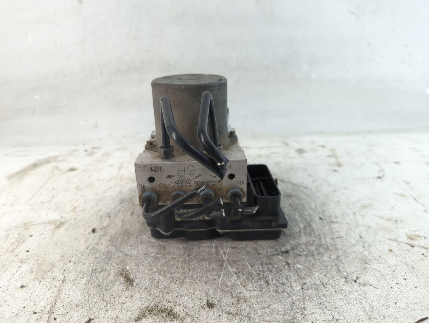 2009-2010 Audi A6 ABS Pump Control Module Replacement Fits Fits 2009 2010 OEM Used Auto Parts - Oemusedautoparts1.com