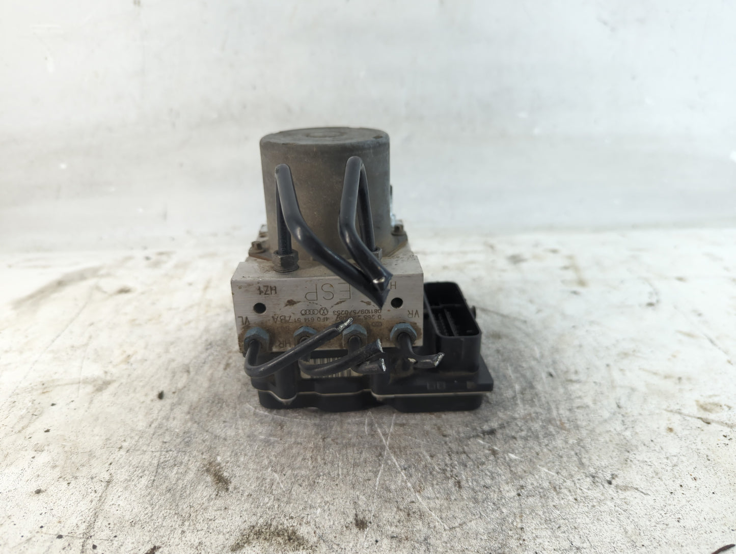 2009-2010 Audi A6 ABS Pump Control Module Replacement Fits Fits 2009 2010 OEM Used Auto Parts - Oemusedautoparts1.com