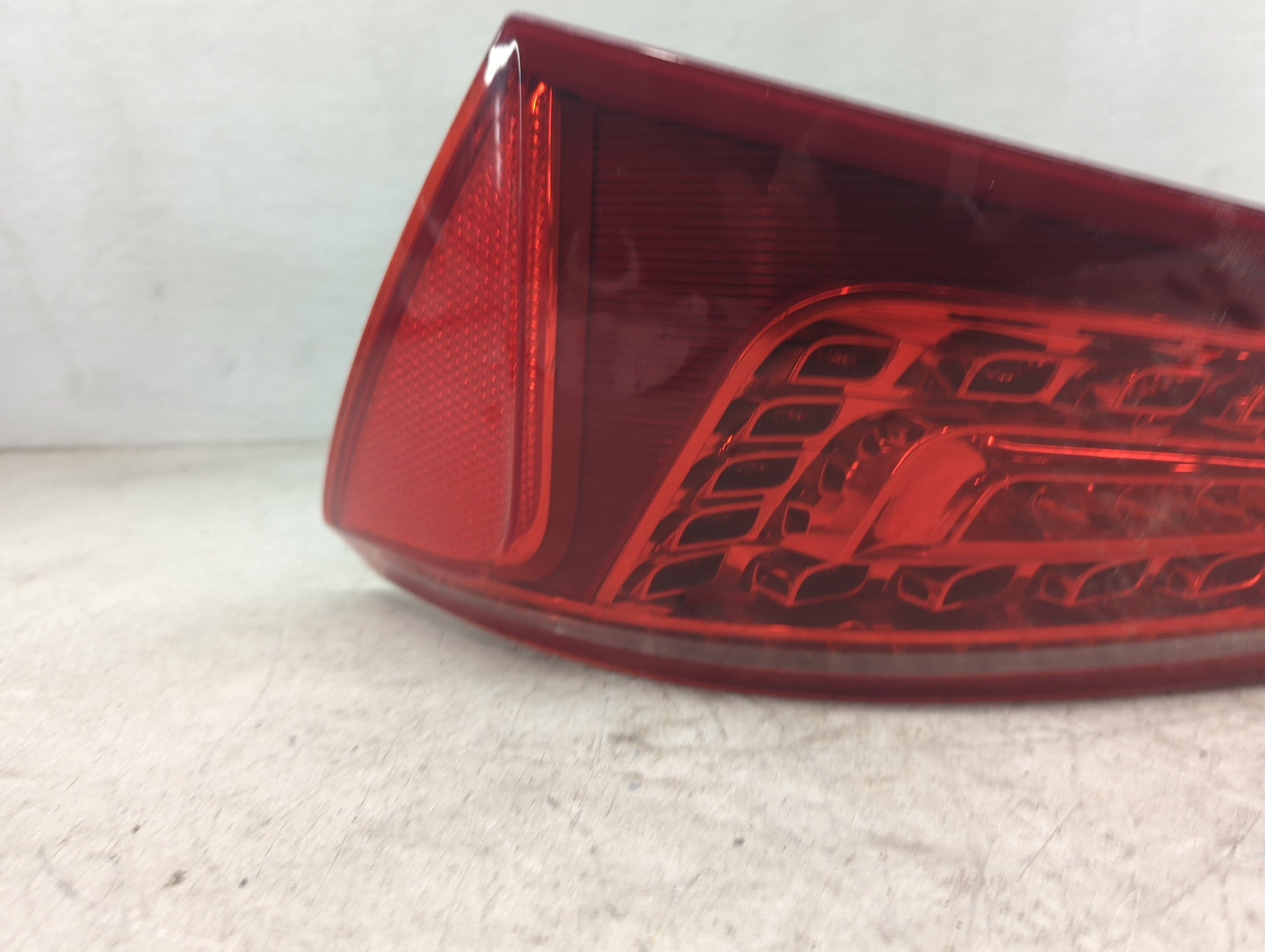 2009-2012 Audi Q5 Passenger Right Side Deck Lid Mounted Tail Light - Oemusedautoparts1.com