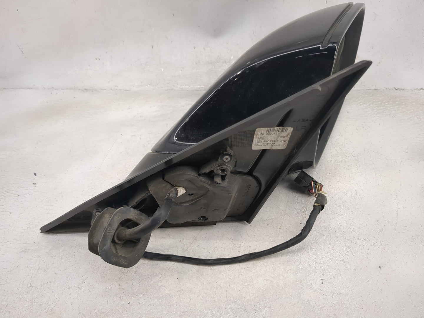2009 Audi Q5 Passenger Right Side View Manual Door Mirror Black - Oemusedautoparts1.com