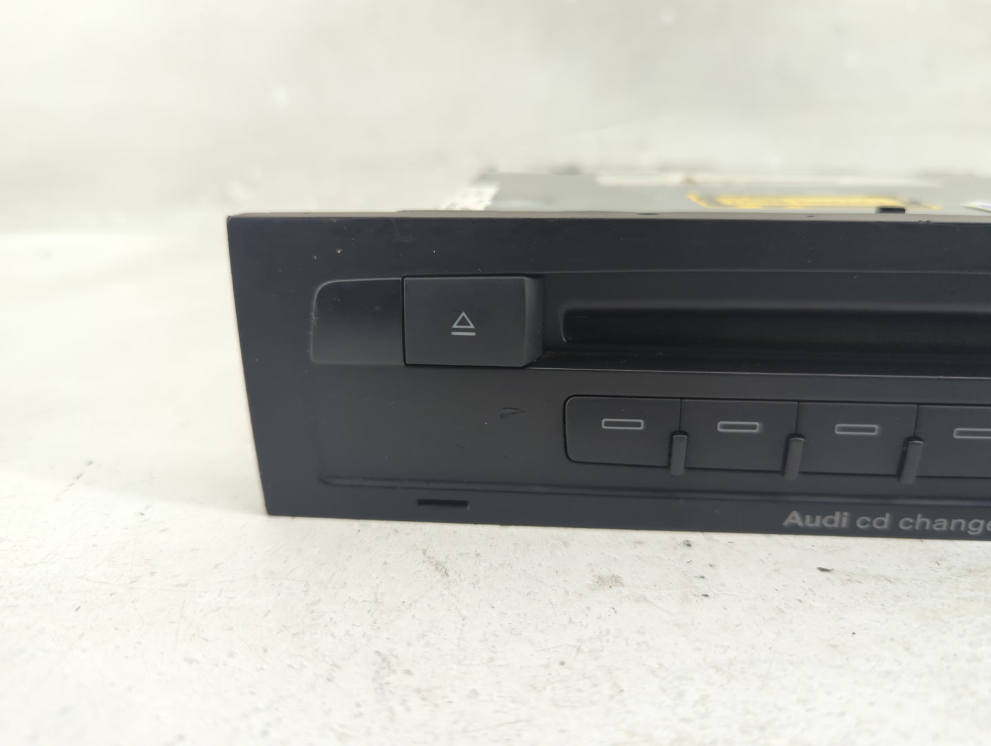 2007-2011 Audi Q7 Information Display Screen - Oemusedautoparts1.com