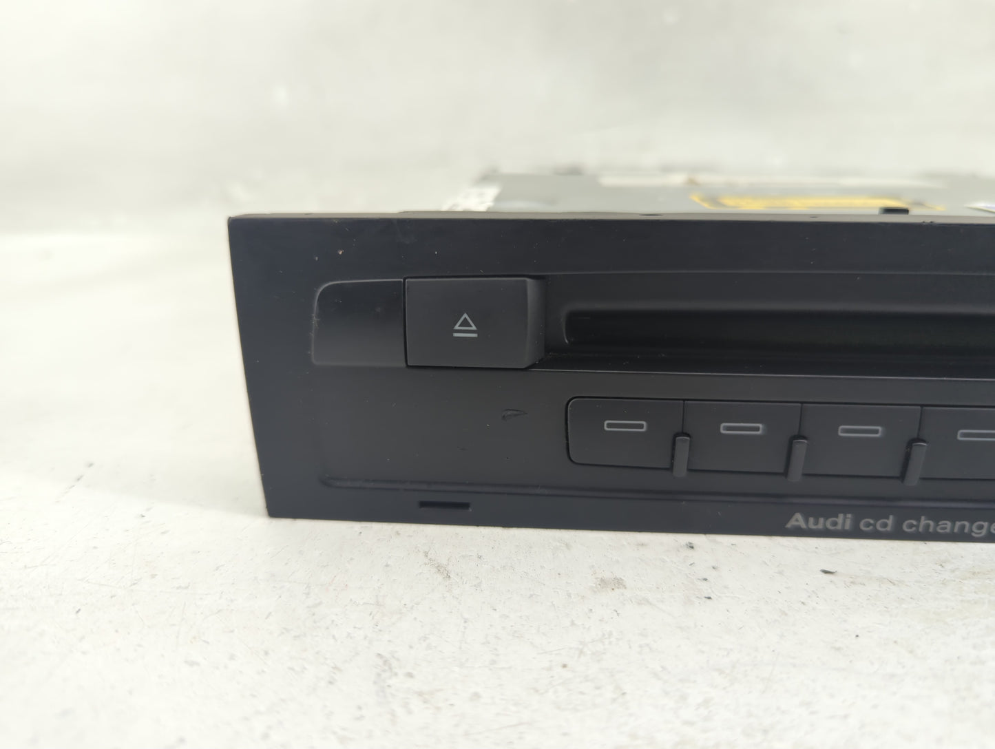 2007-2011 Audi Q7 Information Display Screen - Oemusedautoparts1.com