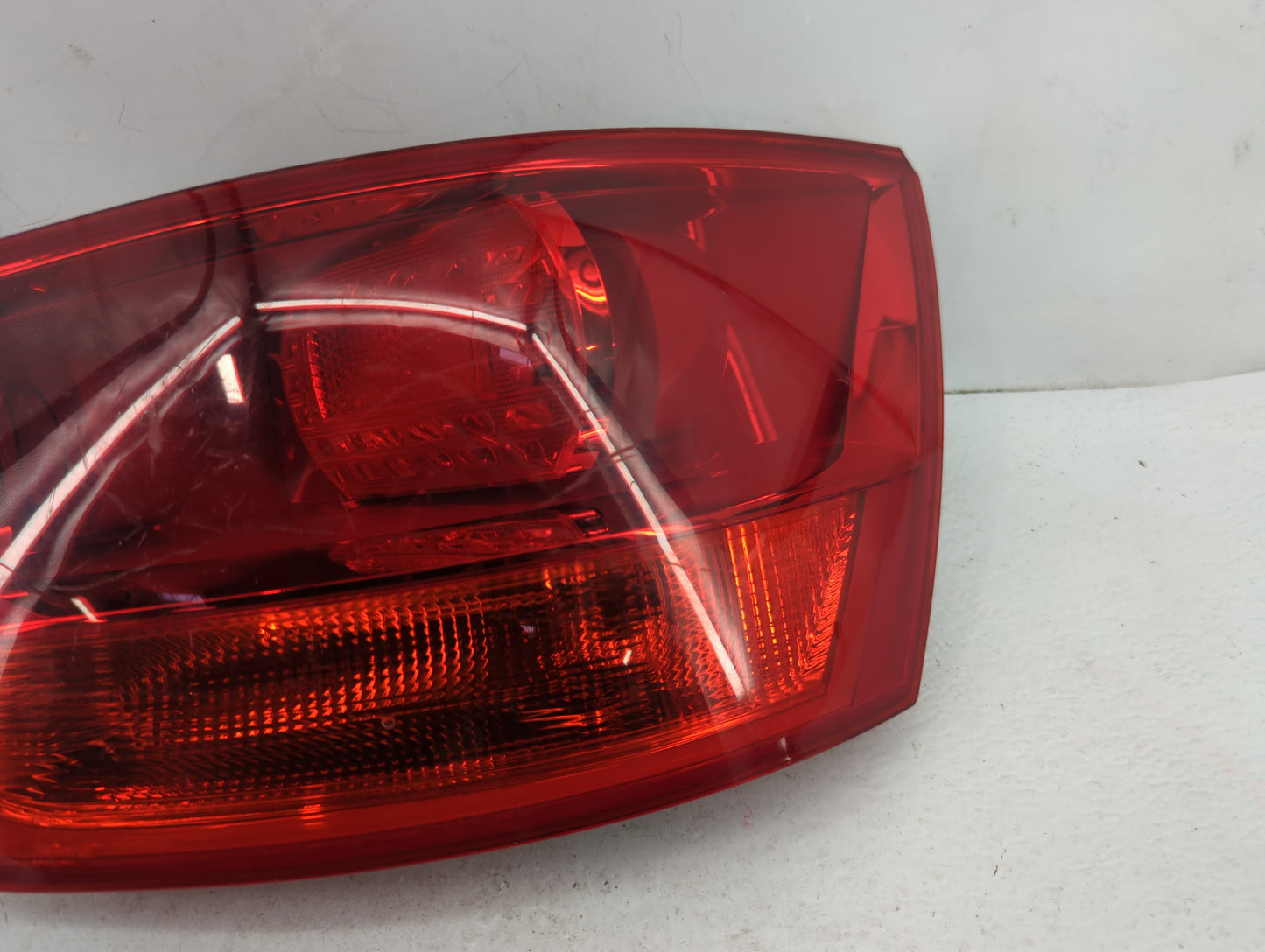 2007-2009 Audi Q7 Tail Light Assembly Passenger Right OEM P/N:4L0 945 094 A Fits Fits 2007 2008 2009 OEM Used Auto Parts - O