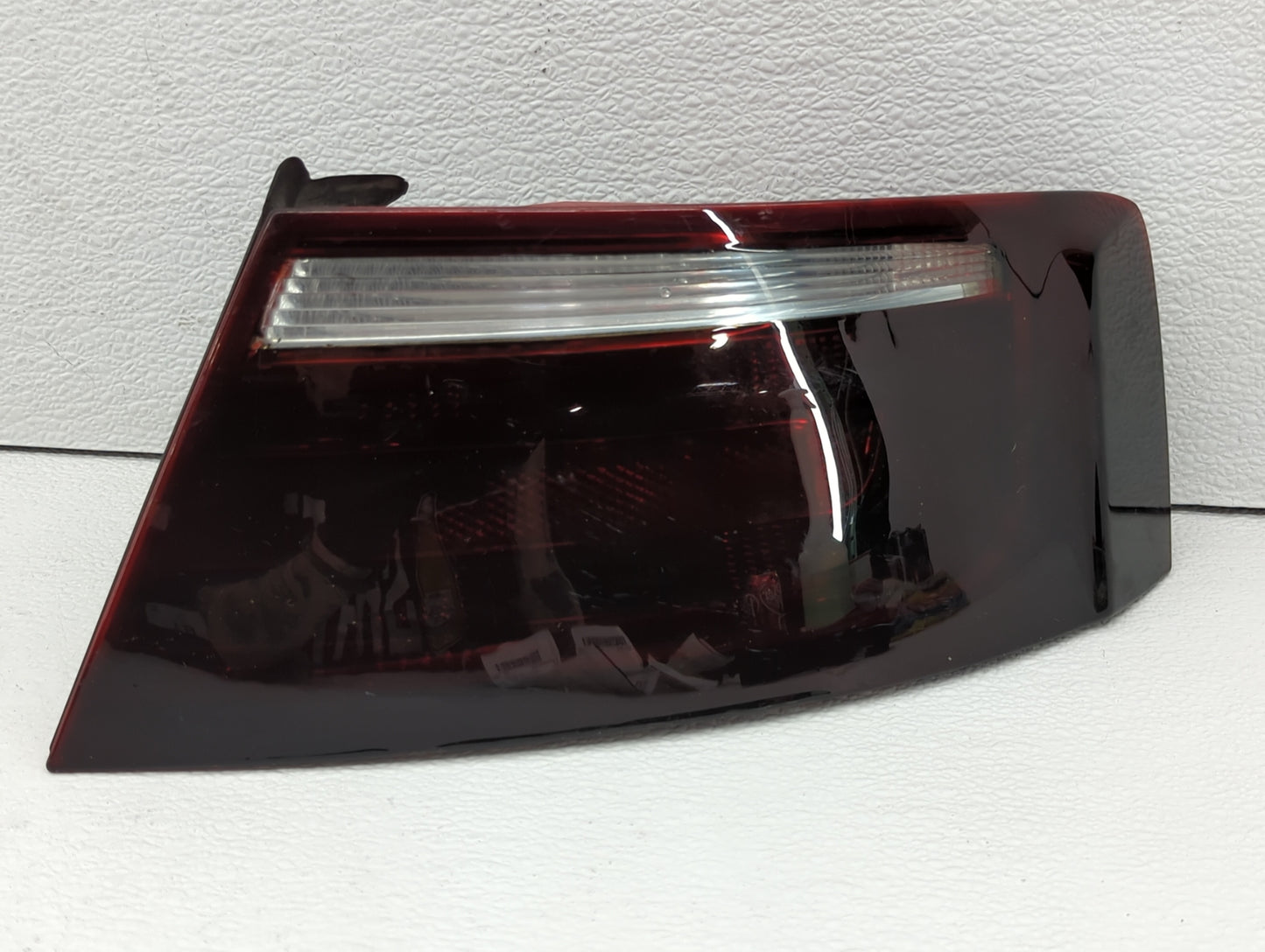 2008-2012 Audi S5 Tail Light Assembly Passenger Right OEM P/N:8T0 945 096A Fits Fits 2008 2009 2010 2011 2012 OEM Used Auto 
