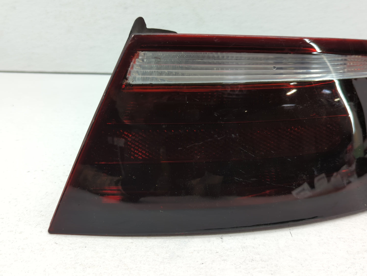 2008-2012 Audi S5 Tail Light Assembly Passenger Right OEM P/N:8T0 945 096A Fits Fits 2008 2009 2010 2011 2012 OEM Used Auto 