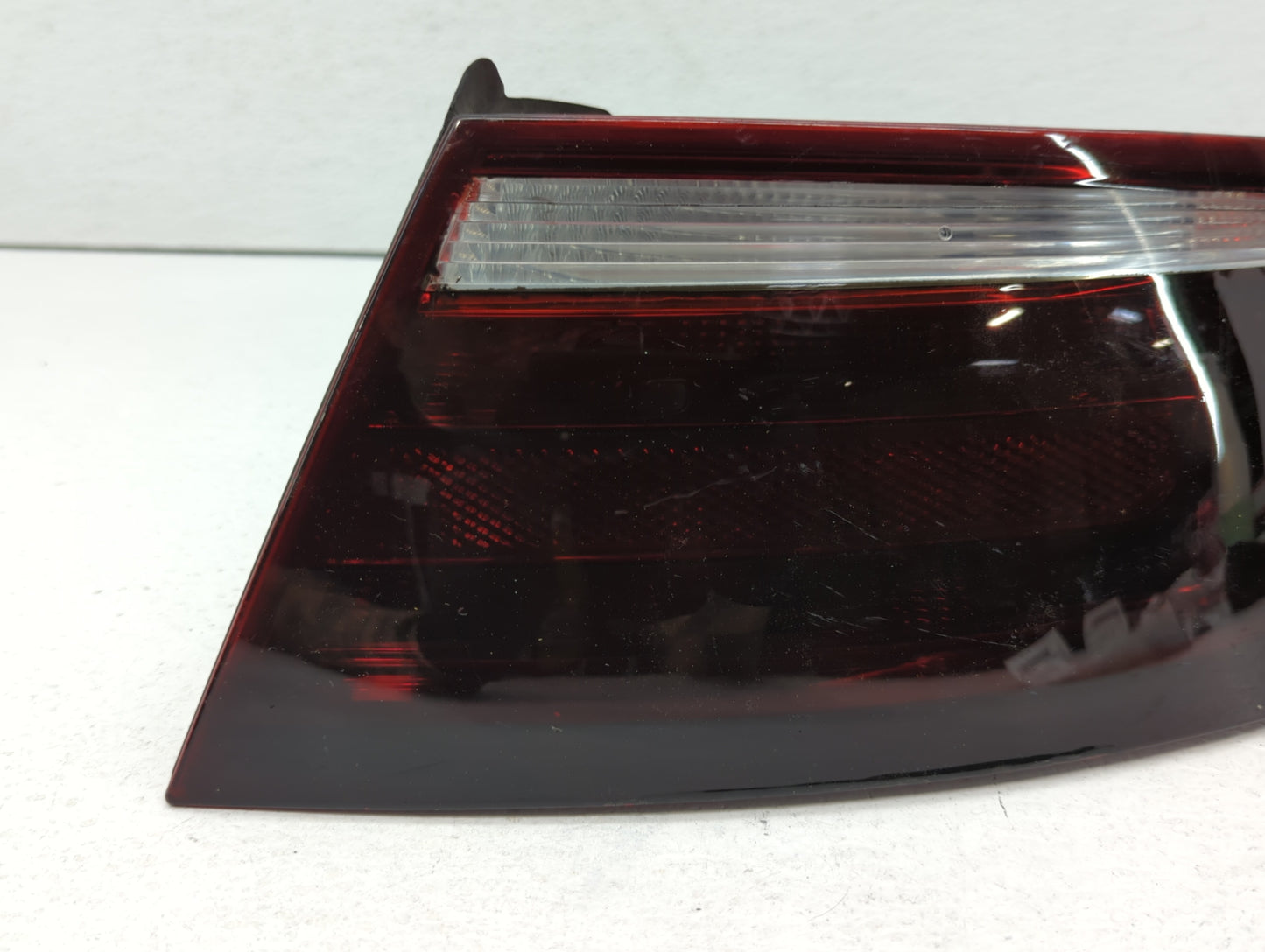 2008-2012 Audi S5 Tail Light Assembly Passenger Right OEM P/N:8T0 945 096A Fits Fits 2008 2009 2010 2011 2012 OEM Used Auto 