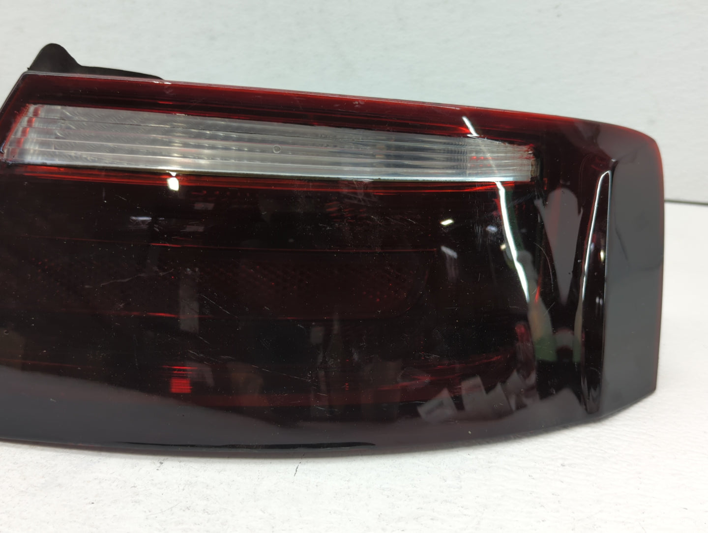 2008-2012 Audi S5 Tail Light Assembly Passenger Right OEM P/N:8T0 945 096A Fits Fits 2008 2009 2010 2011 2012 OEM Used Auto 