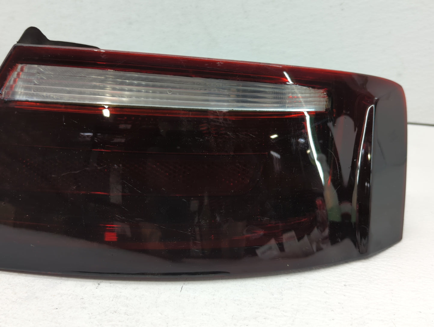2008-2012 Audi S5 Tail Light Assembly Passenger Right OEM P/N:8T0 945 096A Fits Fits 2008 2009 2010 2011 2012 OEM Used Auto 