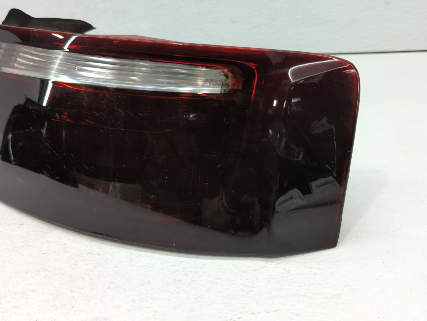 2008-2012 Audi S5 Tail Light Assembly Passenger Right OEM P/N:8T0 945 096A Fits Fits 2008 2009 2010 2011 2012 OEM Used Auto 