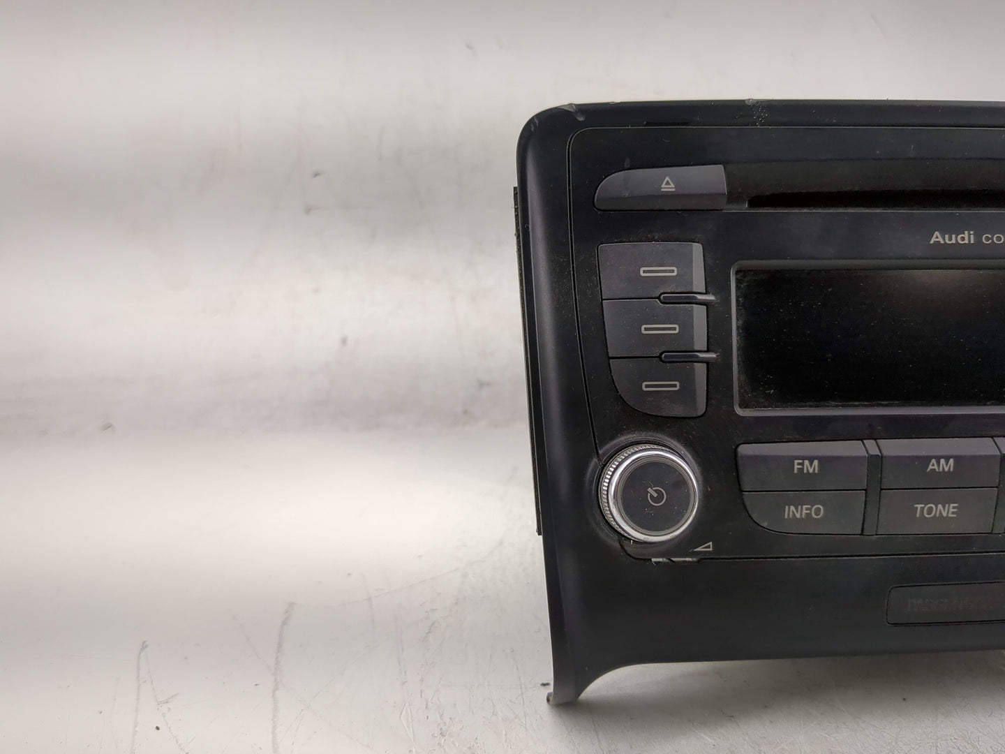 2008-2009 Audi Tt Radio AM FM Cd Player Receiver Replacement P/N:8J0 035 186 P 7 647 009 380 Fits Fits 2008 2009 OEM Used Au