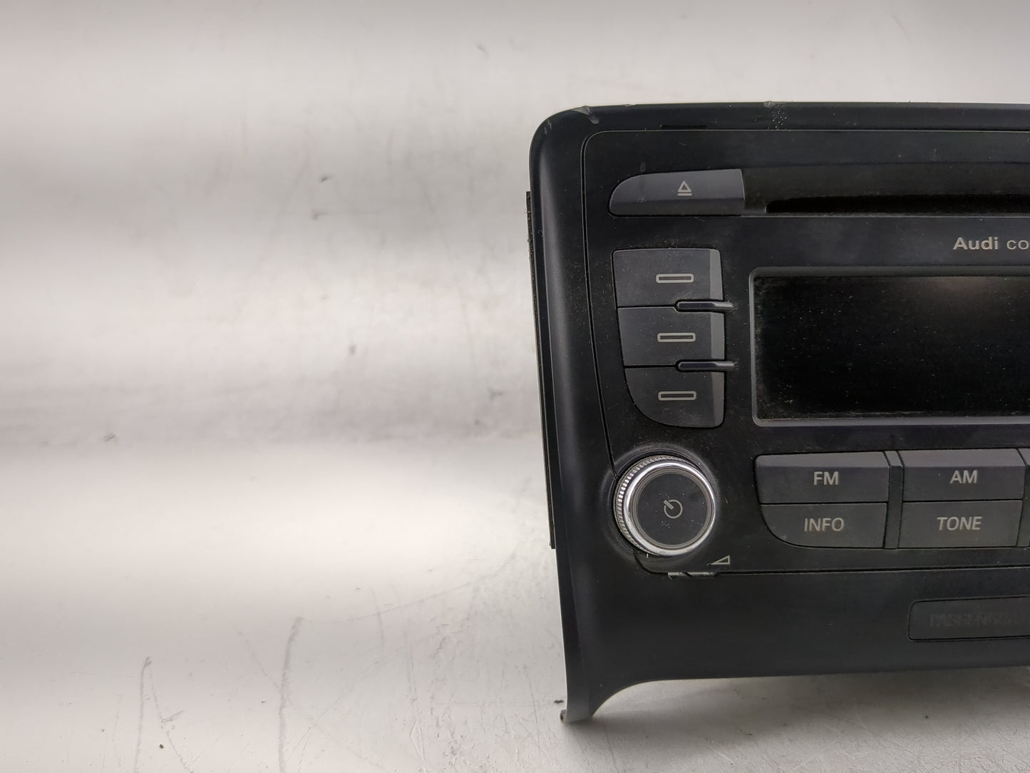 2008-2009 Audi Tt Radio AM FM Cd Player Receiver Replacement P/N:8J0 035 186 P 7 647 009 380 Fits Fits 2008 2009 OEM Used Au