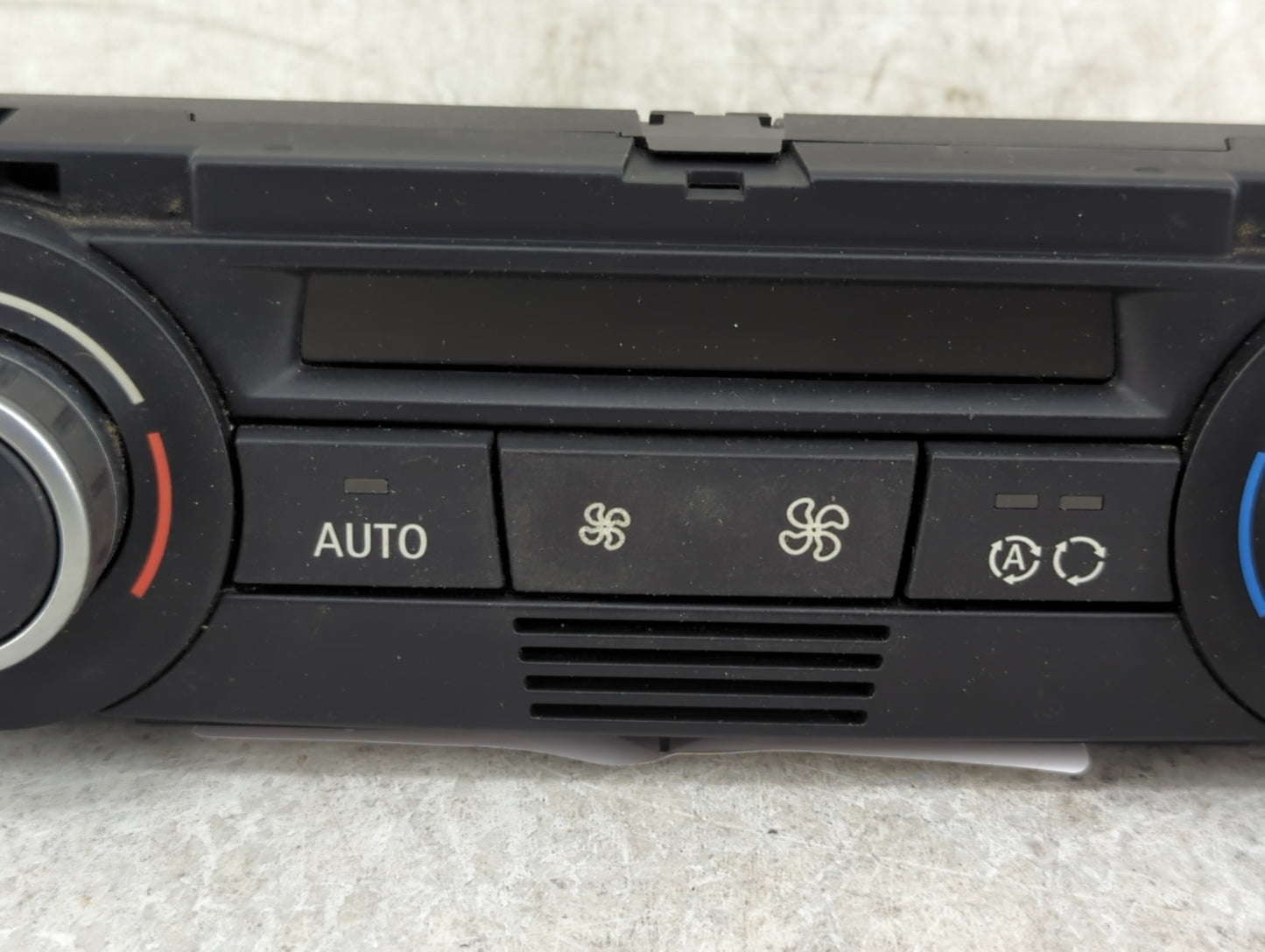 2008-2009 Bmw 128i Climate Control Module Temperature AC/Heater Replacement P/N:9199260-04 Fits Fits 2007 2008 2009 OEM Used