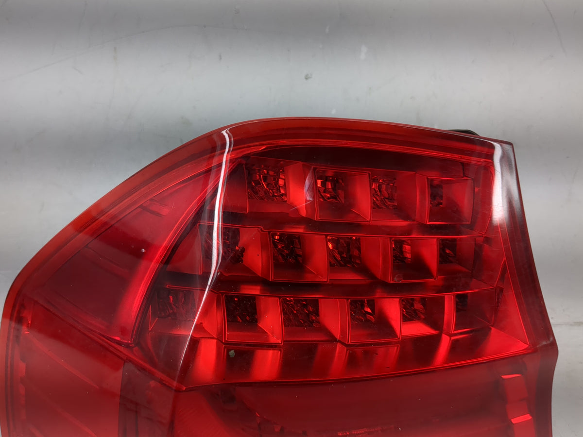 2009-2011 Bmw 328 Tail Light Assembly Driver Left OEM P/N:7 289 429 21835512 Fits Fits 2009 2010 2011 OEM Used Auto Parts - 