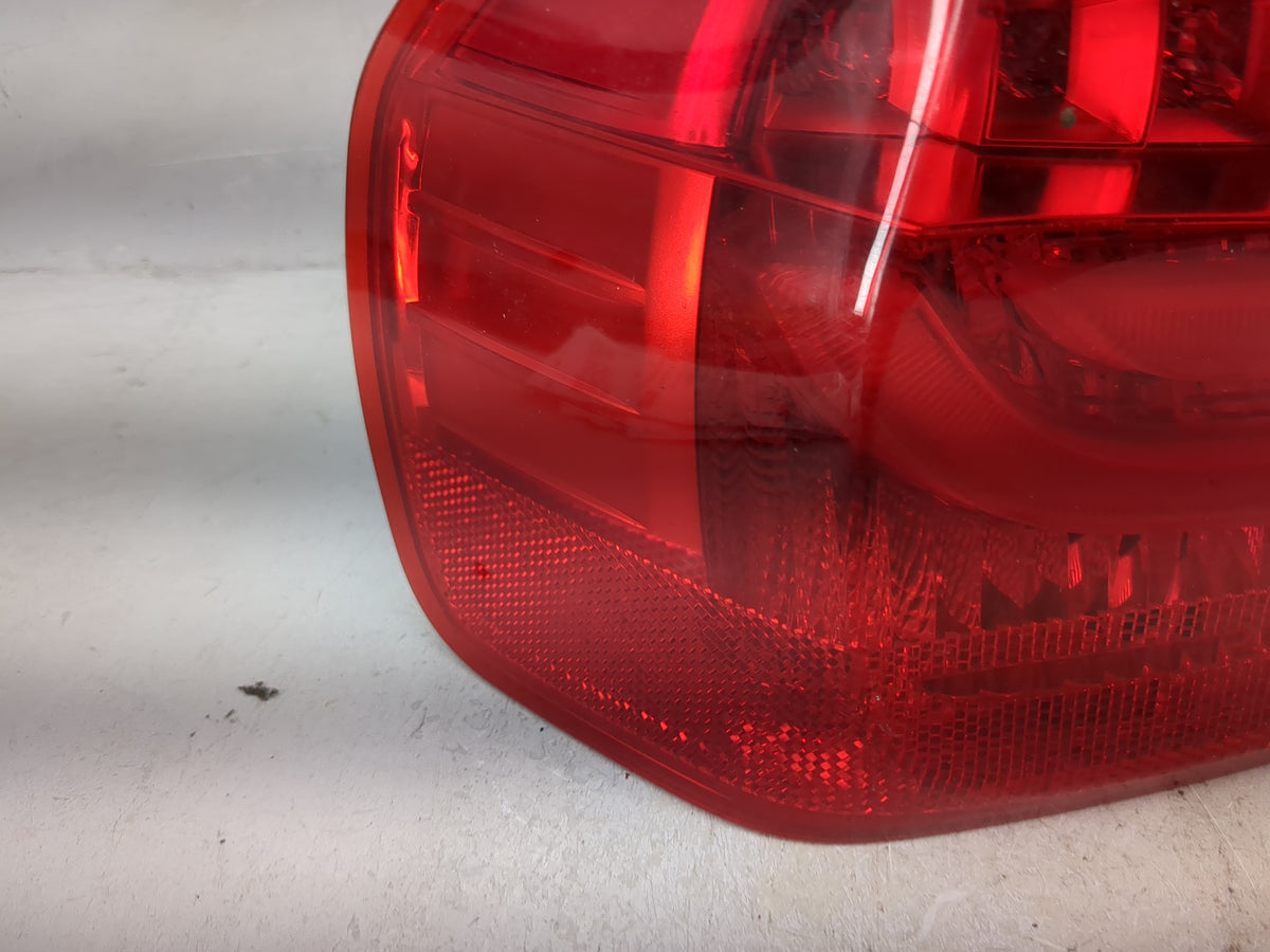 2009-2011 Bmw 328 Tail Light Assembly Driver Left OEM P/N:7 289 429 21835512 Fits Fits 2009 2010 2011 OEM Used Auto Parts - 