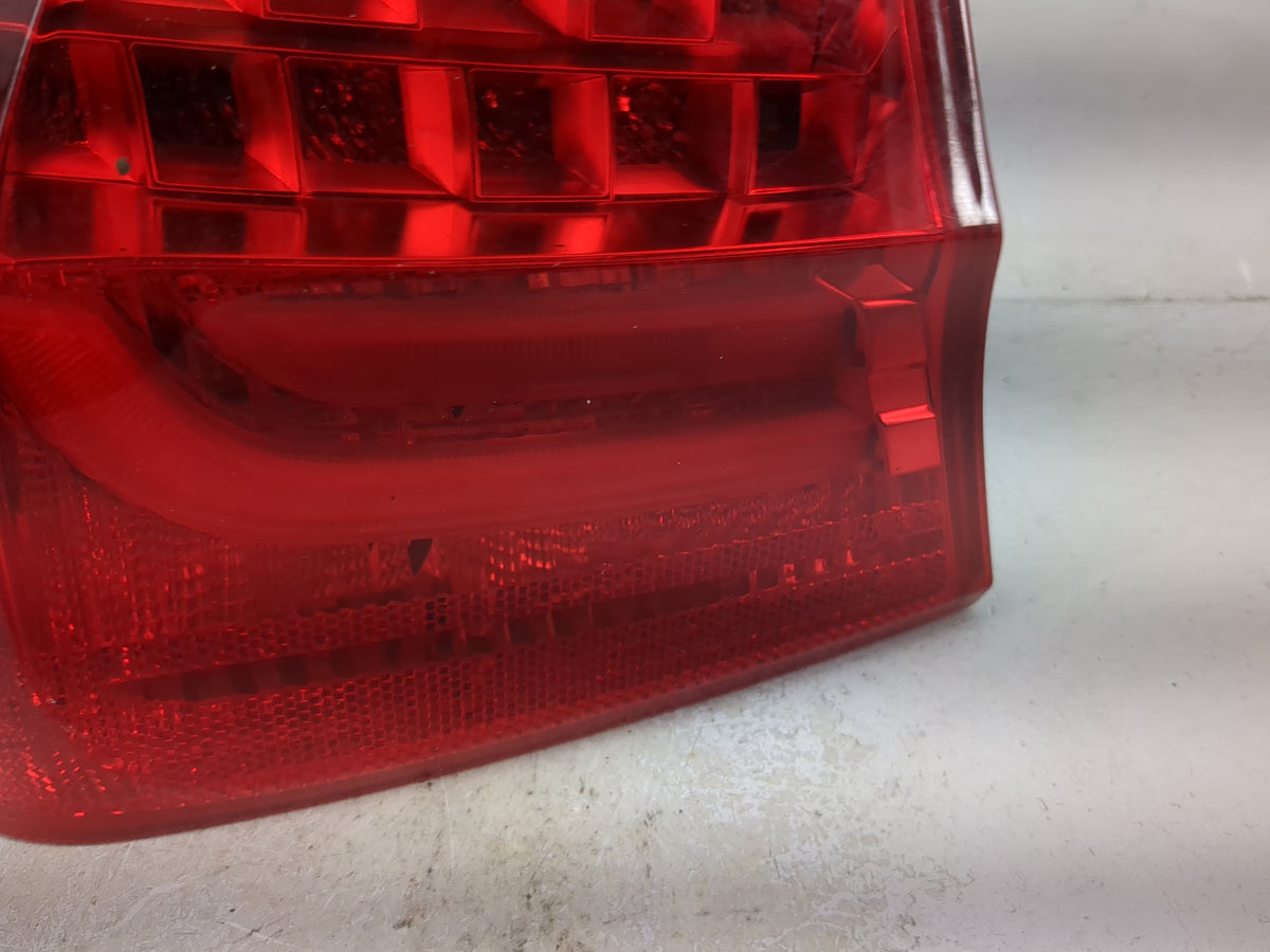 2009-2011 Bmw 328 Tail Light Assembly Driver Left OEM P/N:7 289 429 21835512 Fits Fits 2009 2010 2011 OEM Used Auto Parts - 