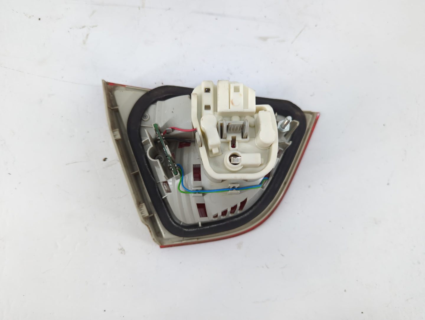 2009-2011 Bmw 328i Tail Light Assembly Passenger Right OEM Fits Fits 2009 2010 2011 OEM Used Auto Parts - Oemusedautoparts1.