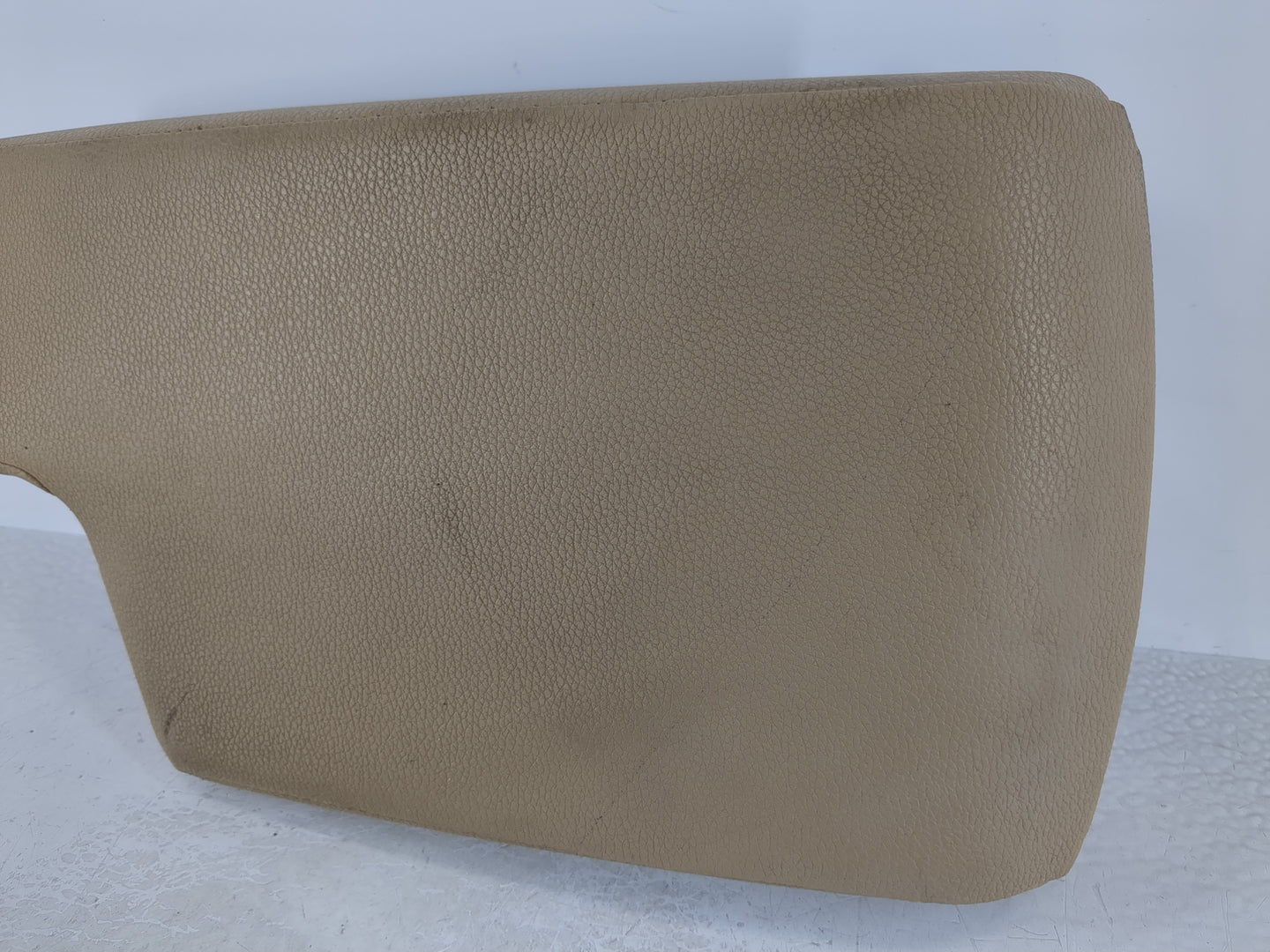 2009-2011 Bmw 328i Center Console Armrest Cover Lid Fits Fits 2009 2010 2011 OEM Used Auto Parts - Oemusedautoparts1.com