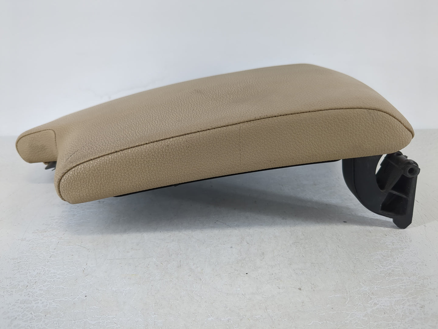 2009-2011 Bmw 328i Center Console Armrest Cover Lid Fits Fits 2009 2010 2011 OEM Used Auto Parts - Oemusedautoparts1.com