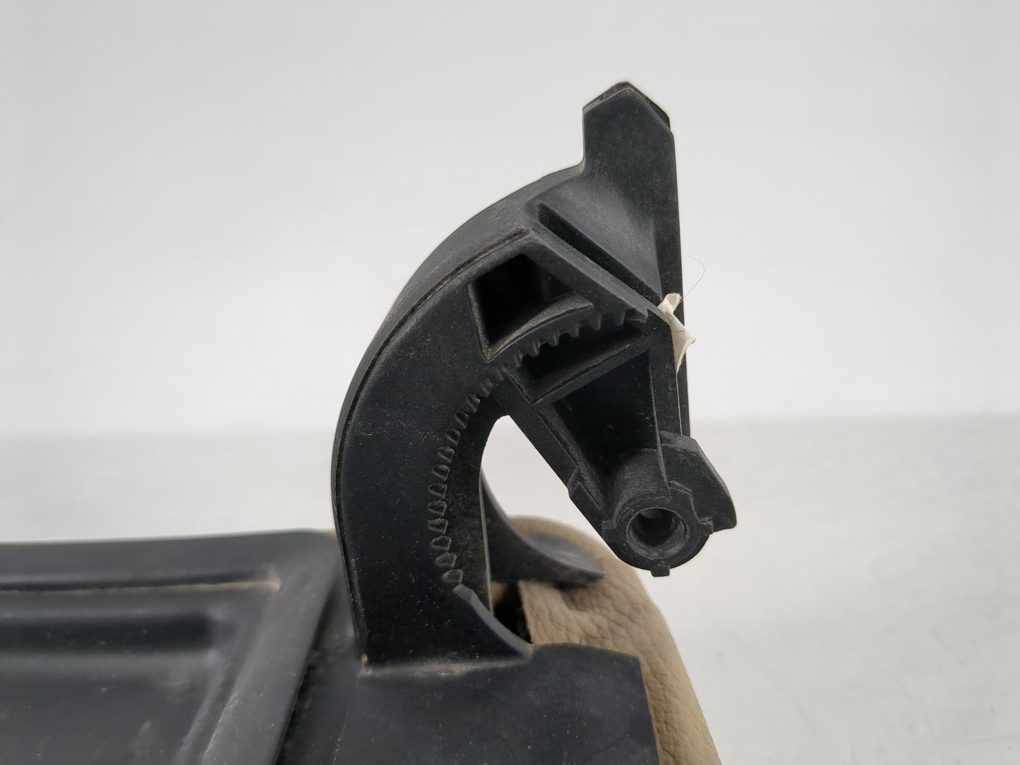 2009-2011 Bmw 328i Center Console Armrest Cover Lid Fits Fits 2009 2010 2011 OEM Used Auto Parts - Oemusedautoparts1.com