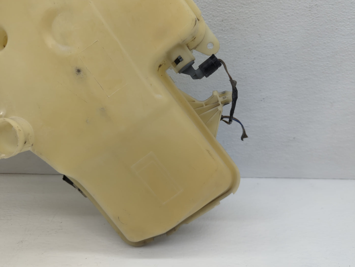 2007-2013 Bmw 328i Windshield Washer Fluid Reservoir Bottle Oem - Oemusedautoparts1.com