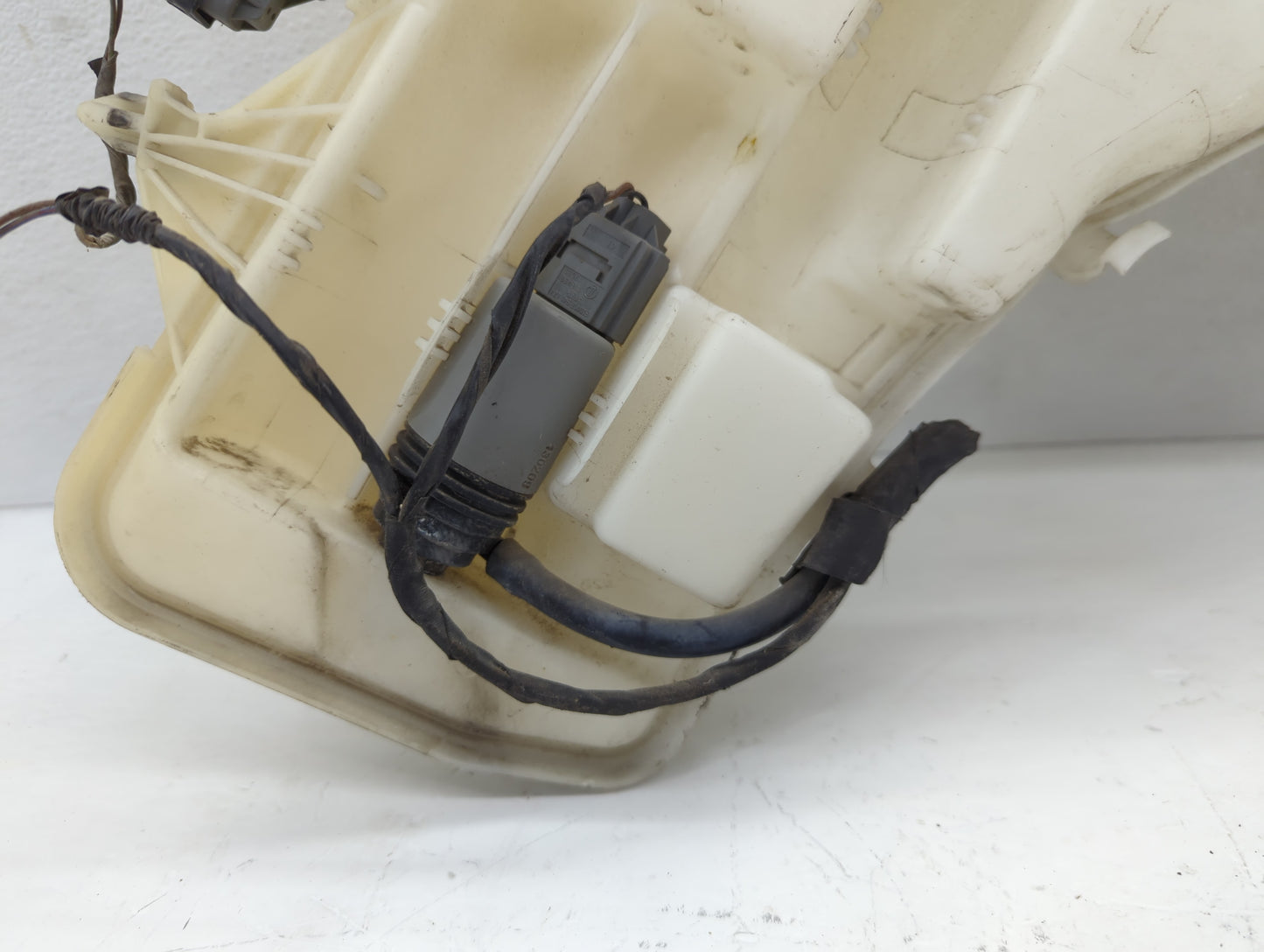 2007-2013 Bmw 328i Windshield Washer Fluid Reservoir Bottle Oem - Oemusedautoparts1.com