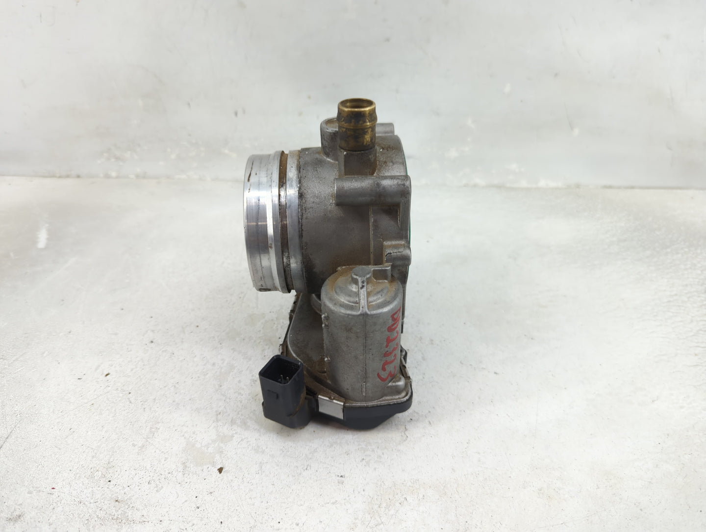 2007-2013 Bmw 328i Throttle Body P/N:A2C53179105 Fits Fits 2007 2008 2009 2010 2011 2012 2013 OEM Used Auto Parts - Oemuseda