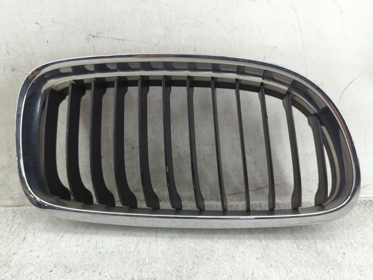 2009-2012 Bmw 328i Front Grille Bumper Not Included - Oemusedautoparts1.com