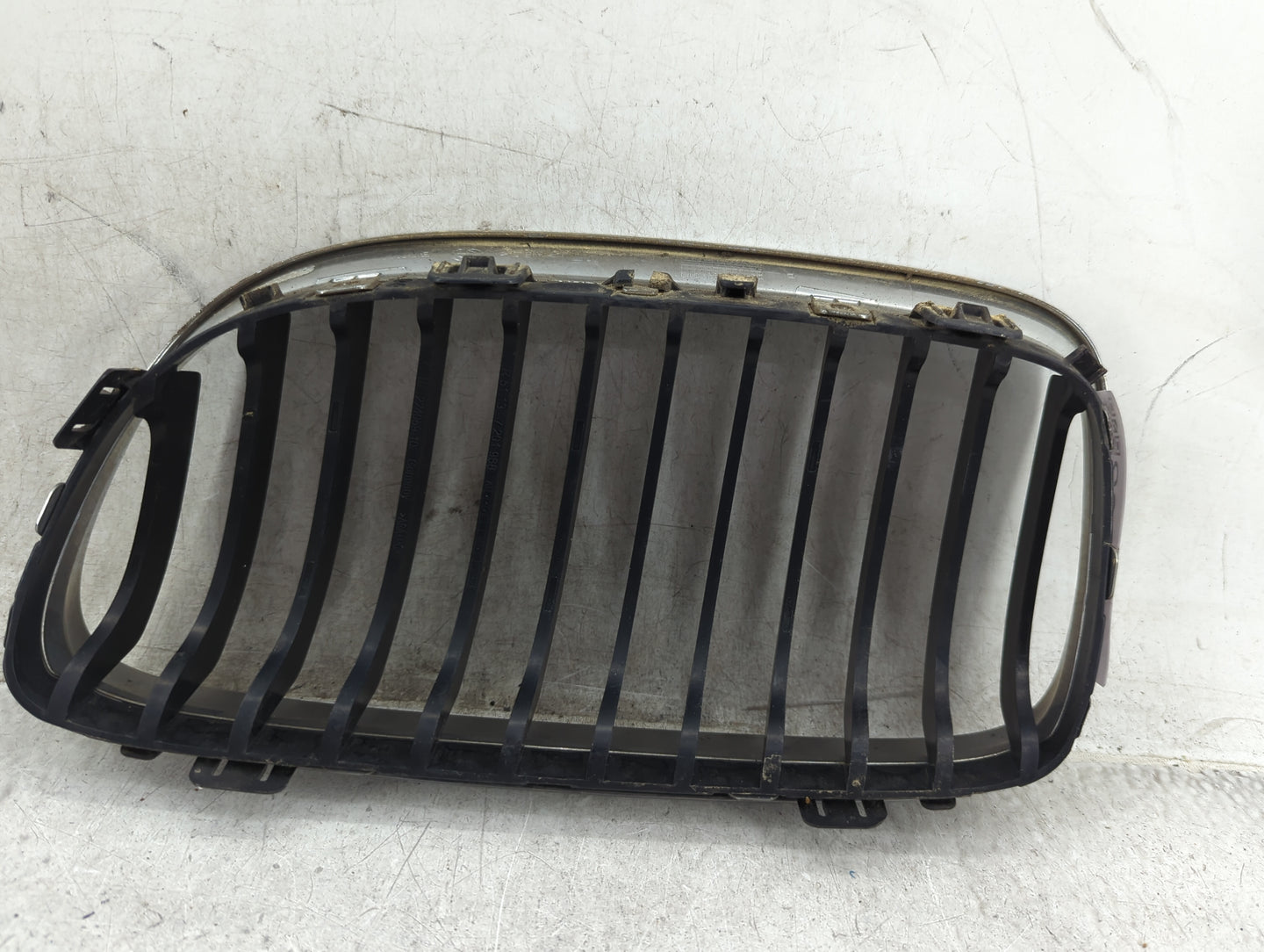 2009-2012 Bmw 328i Front Grille Bumper Not Included - Oemusedautoparts1.com