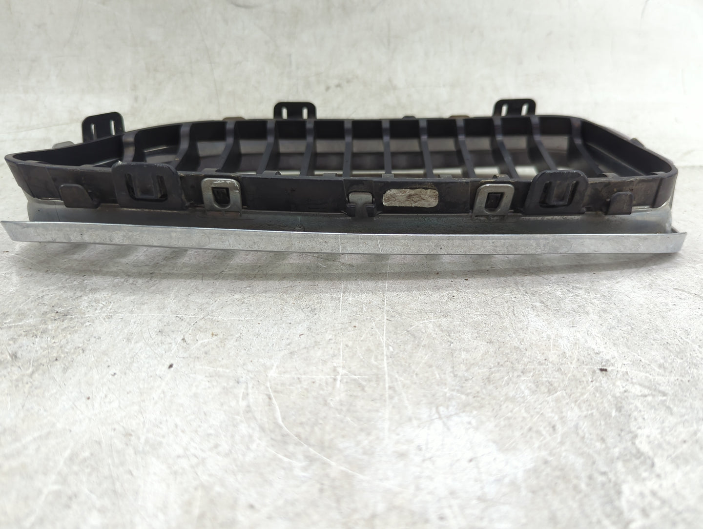2009-2012 Bmw 328i Front Grille Bumper Not Included - Oemusedautoparts1.com