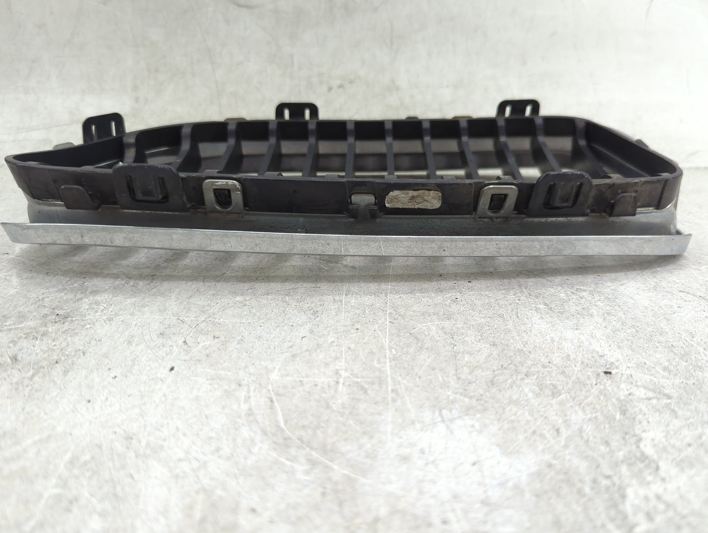 2009-2012 Bmw 328i Front Grille Bumper Not Included - Oemusedautoparts1.com
