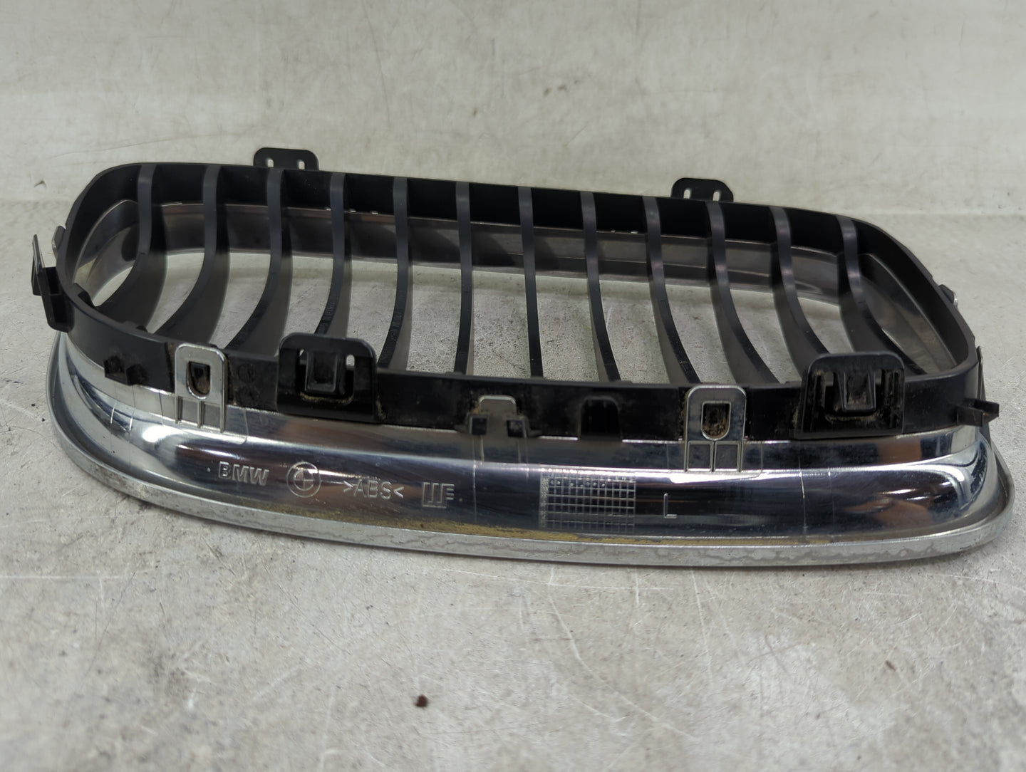 2009-2012 Bmw 328i Front Grille Bumper Not Included 1459799 - Oemusedautoparts1.com