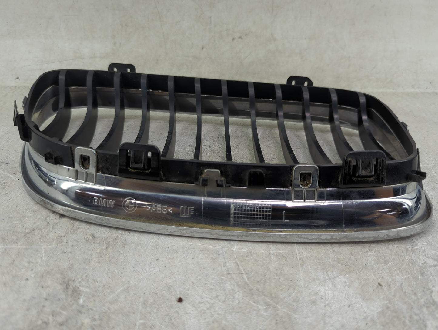 2009-2012 Bmw 328i Front Grille Bumper Not Included 1459799 - Oemusedautoparts1.com