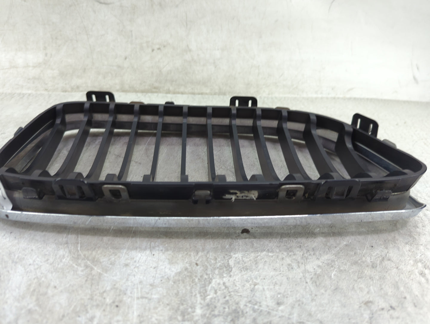 2009-2012 Bmw 328i Front Grille Bumper Not Included 1459799 - Oemusedautoparts1.com