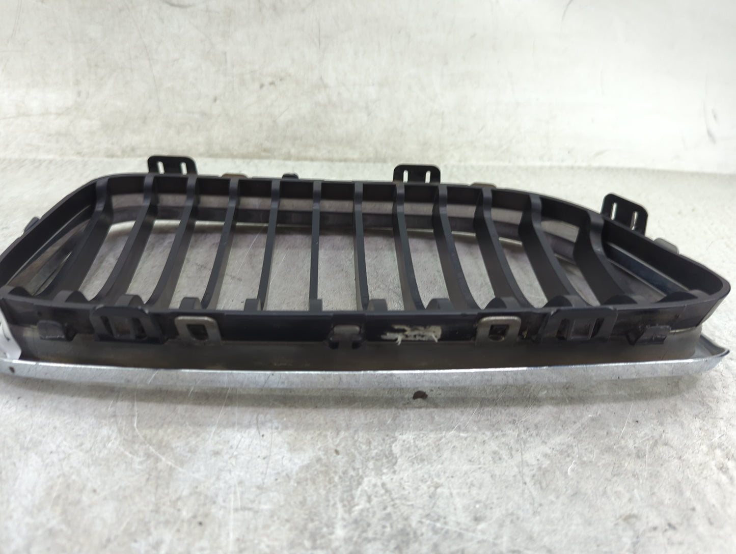 2009-2012 Bmw 328i Front Grille Bumper Not Included 1459799 - Oemusedautoparts1.com