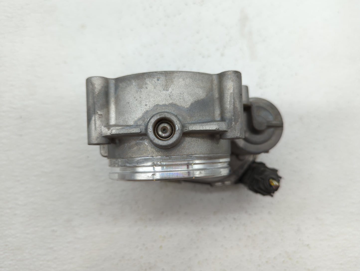 2007-2013 Bmw 328i Throttle Body P/N:7 556 118 1354 7556118 Fits Fits 2007 2008 2009 2010 2011 2012 2013 OEM Used Auto Parts