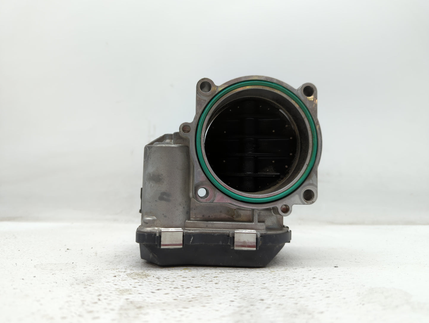 2007-2013 Bmw 328i Throttle Body P/N:7 556 118 1354 7556118 Fits Fits 2007 2008 2009 2010 2011 2012 2013 OEM Used Auto Parts