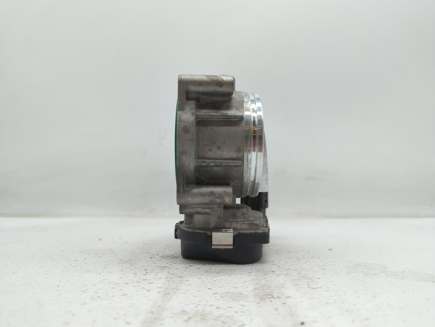2007-2013 Bmw 328i Throttle Body P/N:7 556 118 1354 7556118 Fits Fits 2007 2008 2009 2010 2011 2012 2013 OEM Used Auto Parts