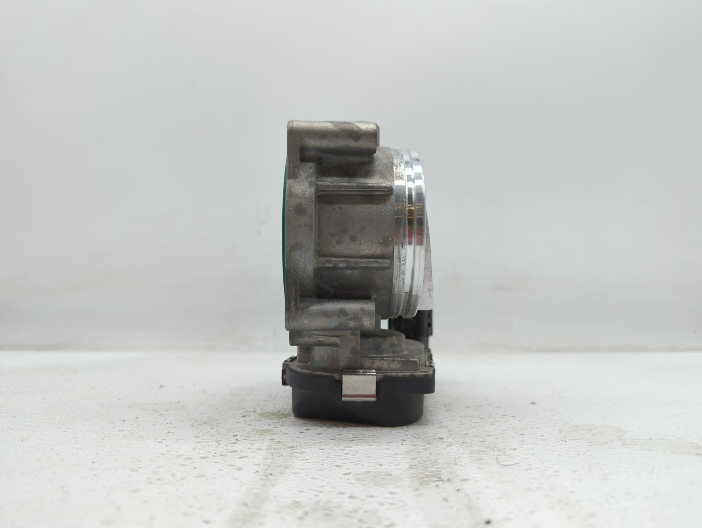 2007-2013 Bmw 328i Throttle Body P/N:7 556 118 1354 7556118 Fits Fits 2007 2008 2009 2010 2011 2012 2013 OEM Used Auto Parts