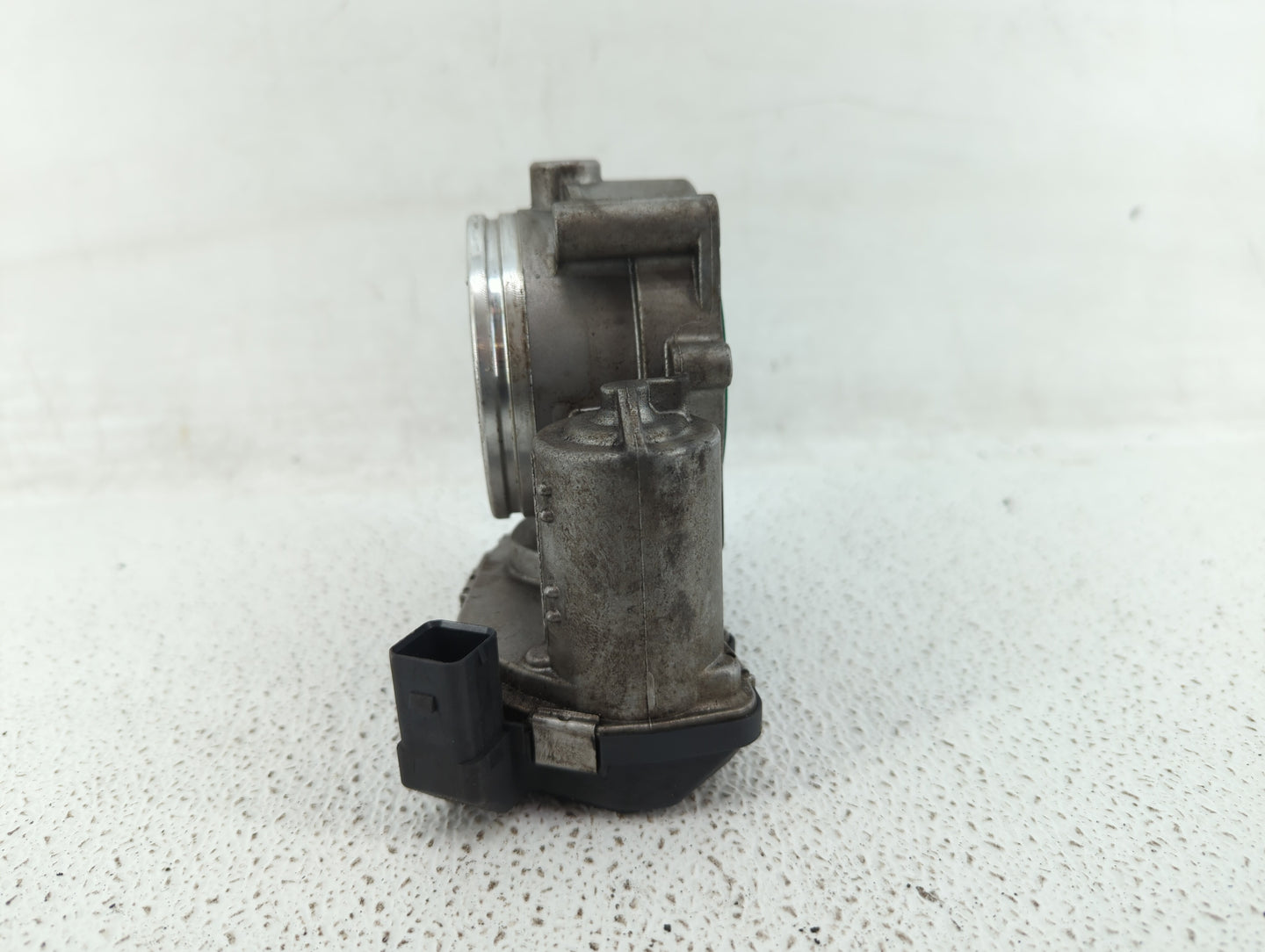 2007-2013 Bmw 328i Throttle Body P/N:1354 7556118-04 1354 7556118-03 Fits Fits 2007 2008 2009 2010 2011 2012 2013 OEM Used A