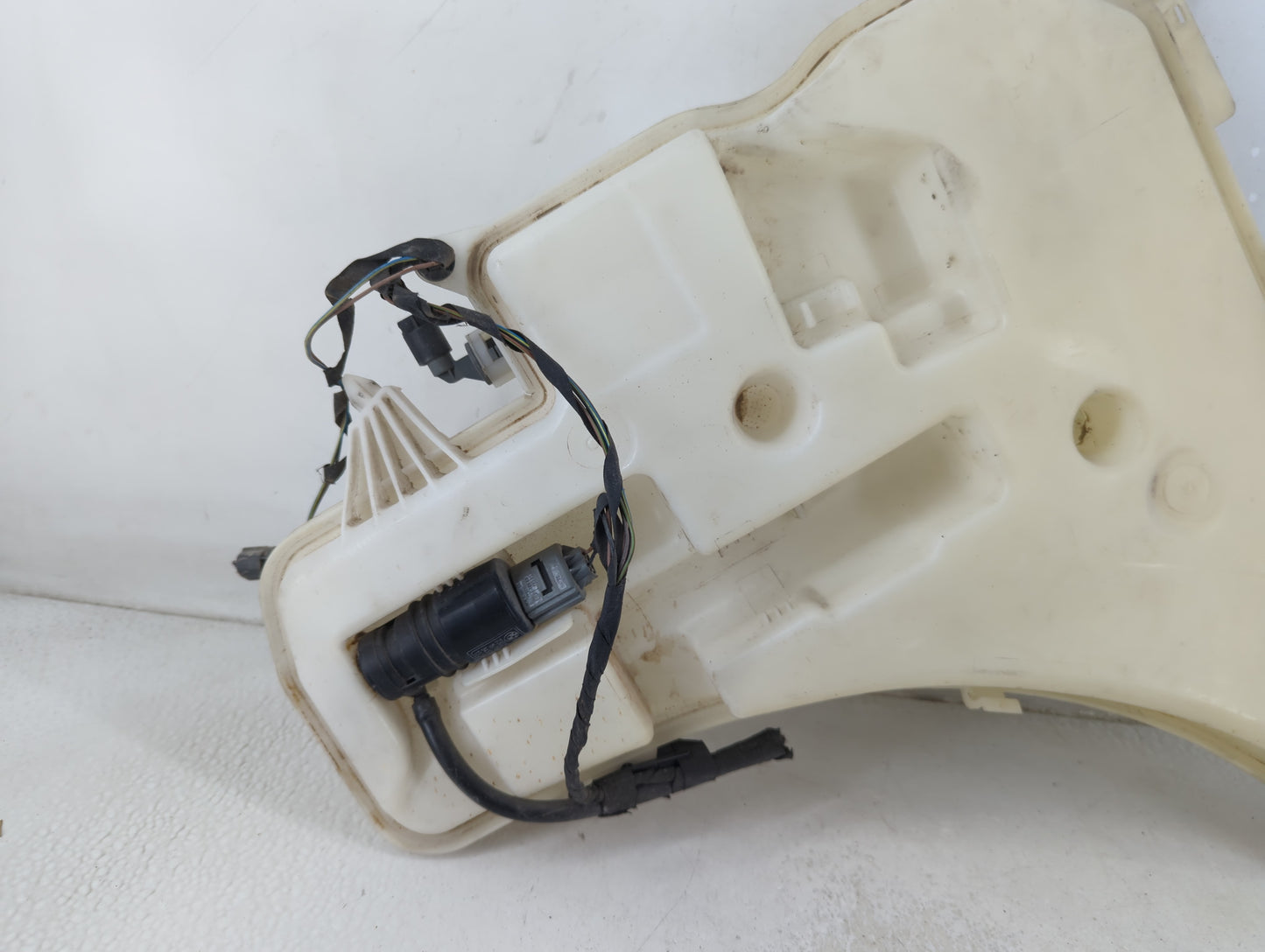 Bmw 328i Xdrive Windshield Washer Fluid Reservoir Bottle Oem - Oemusedautoparts1.com