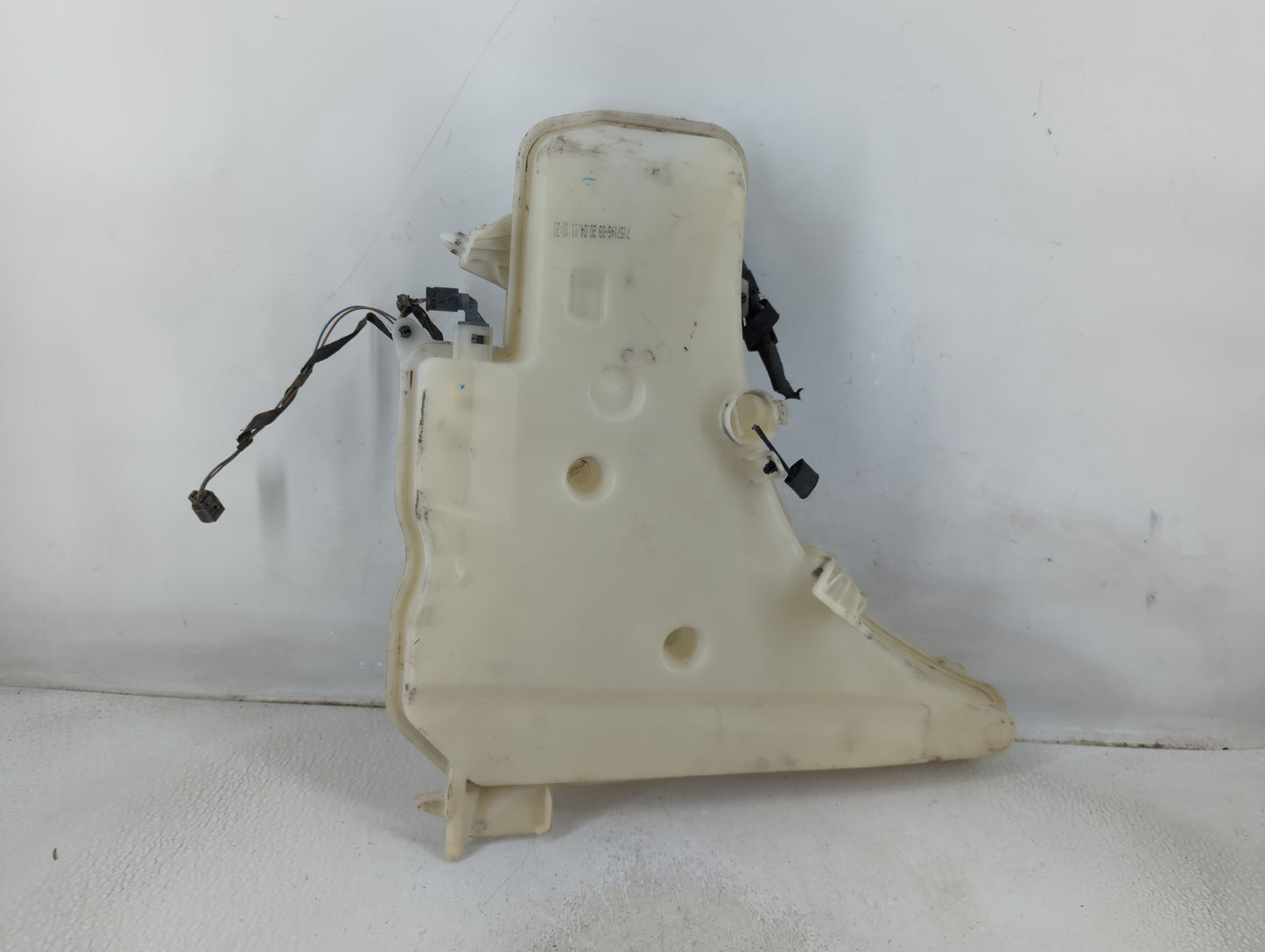 Bmw 328i Xdrive Windshield Washer Fluid Reservoir Bottle Oem - Oemusedautoparts1.com