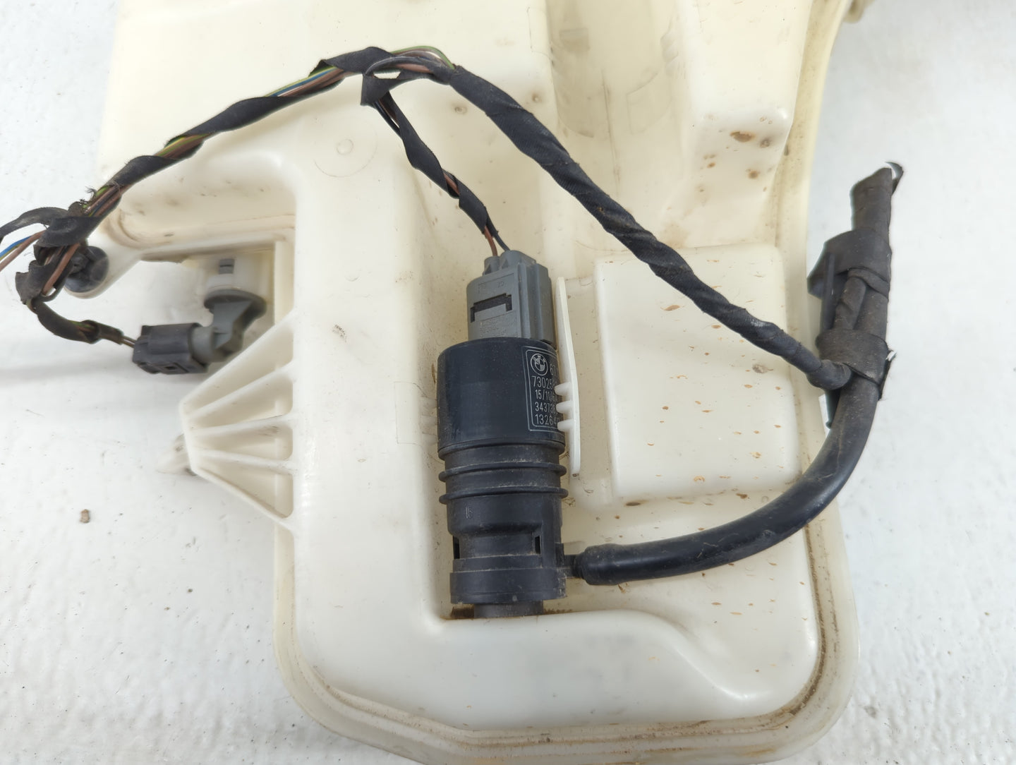 Bmw 328i Xdrive Windshield Washer Fluid Reservoir Bottle Oem - Oemusedautoparts1.com