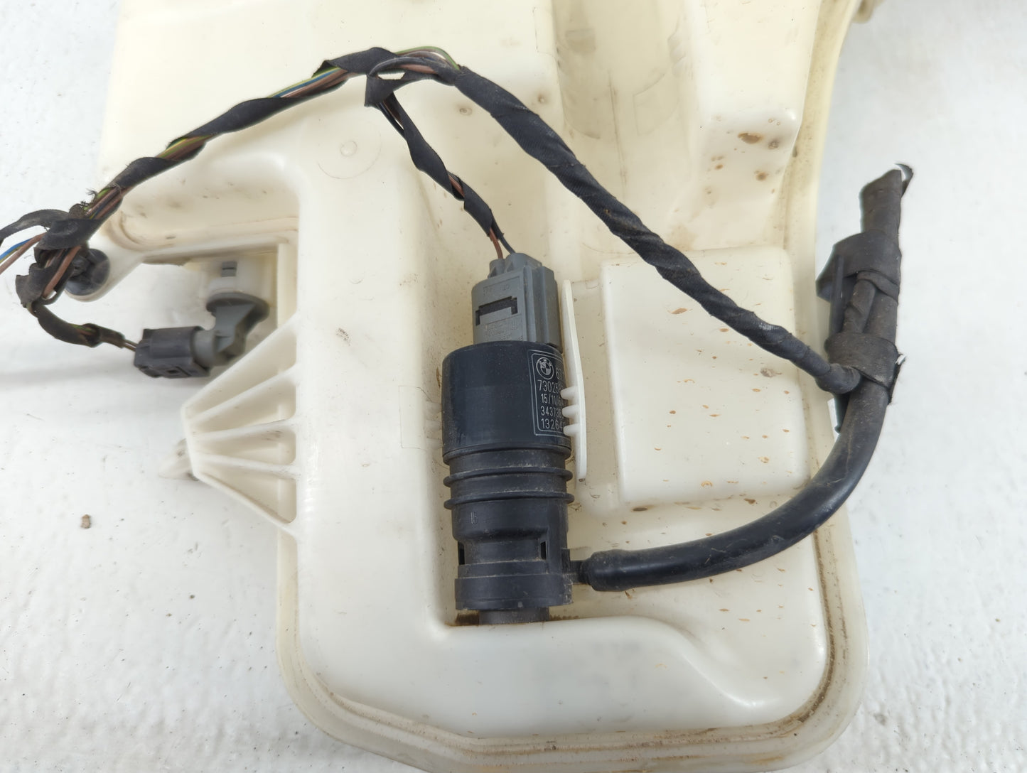 Bmw 328i Xdrive Windshield Washer Fluid Reservoir Bottle Oem - Oemusedautoparts1.com