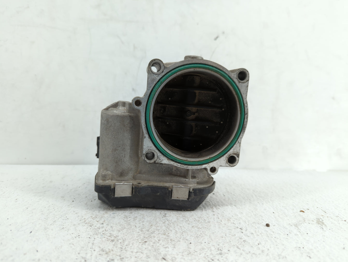 2008-2011 Bmw 528i Throttle Body P/N:7 556 118 1354 7556118 Fits Fits 2007 2008 2009 2010 2011 2012 2013 OEM Used Auto Parts