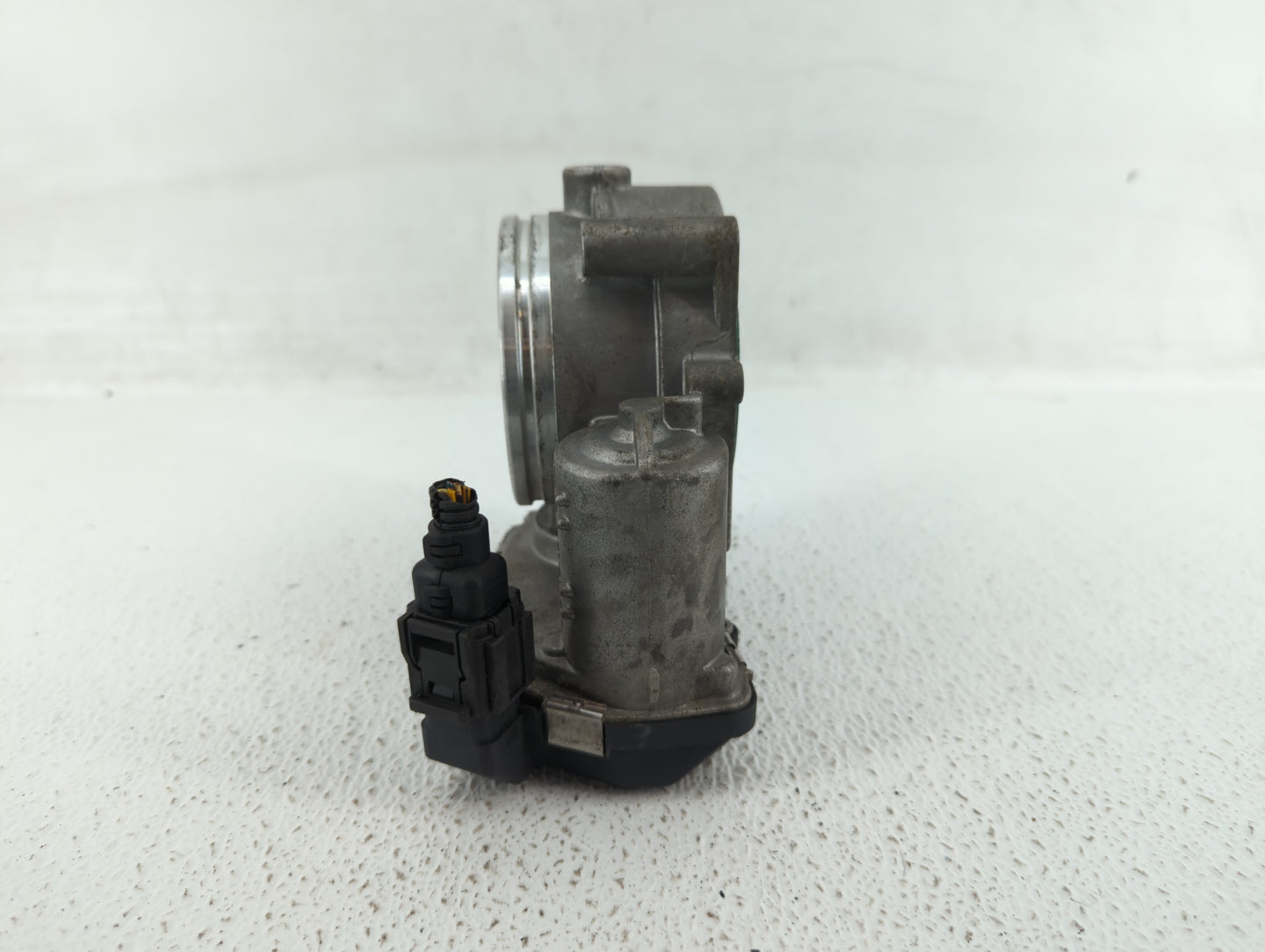 2008-2011 Bmw 528i Throttle Body P/N:1354 7556118-04 1354 7556118-03 Fits Fits 2007 2008 2009 2010 2011 2012 2013 OEM Used A